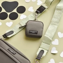 Luxe Dog Walking Bag Bundle - Sage Heart 16 Luxe Dog Walking Bag Bundle - Sage Heart -Cocopup London DSC 8988 c9586265 ca68 4fd5 b1eb 07ce801969a3