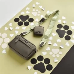 Luxe Dog Walking Bag Bundle - Sage Heart 17 Luxe Dog Walking Bag Bundle - Sage Heart -Cocopup London IMG 7275 413e28c3 5c33 4e98 a91a e967feaa2b33